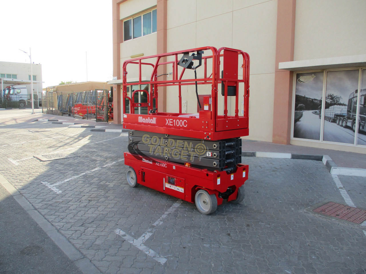 MANTALL XE100C-2024 Scissor Lift - Ollós emelő: 1 kép. MANTALL XE100C-2024 Scissor Lift - Ollós emelő: 1 kép.