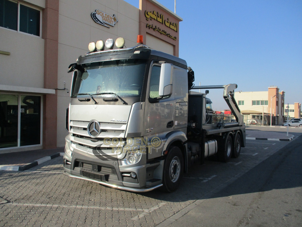 MERCEDES-BENZ 2642 6×2 DOUBLE SKIP LOADER with HIAB Crane - Konténerszállító: 2 kép. MERCEDES-BENZ 2642 6×2 DOUBLE SKIP LOADER with HIAB Crane - Konténerszállító: 2 kép.