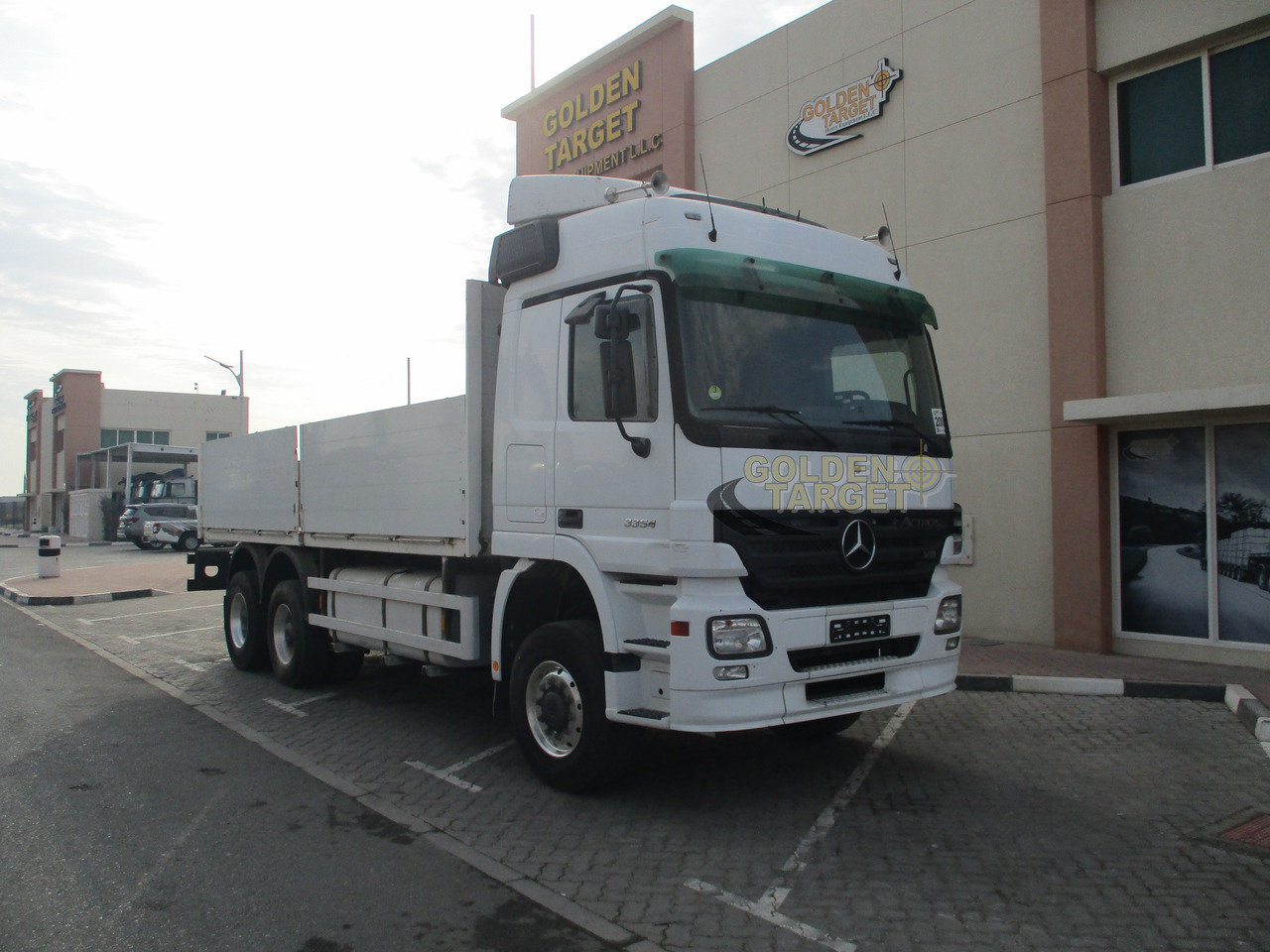 MERCEDES-BENZ ACTROS 3354 6x6 Chassis Truck - Alvaz teherautó: 1 kép. MERCEDES-BENZ ACTROS 3354 6x6 Chassis Truck - Alvaz teherautó: 1 kép.
