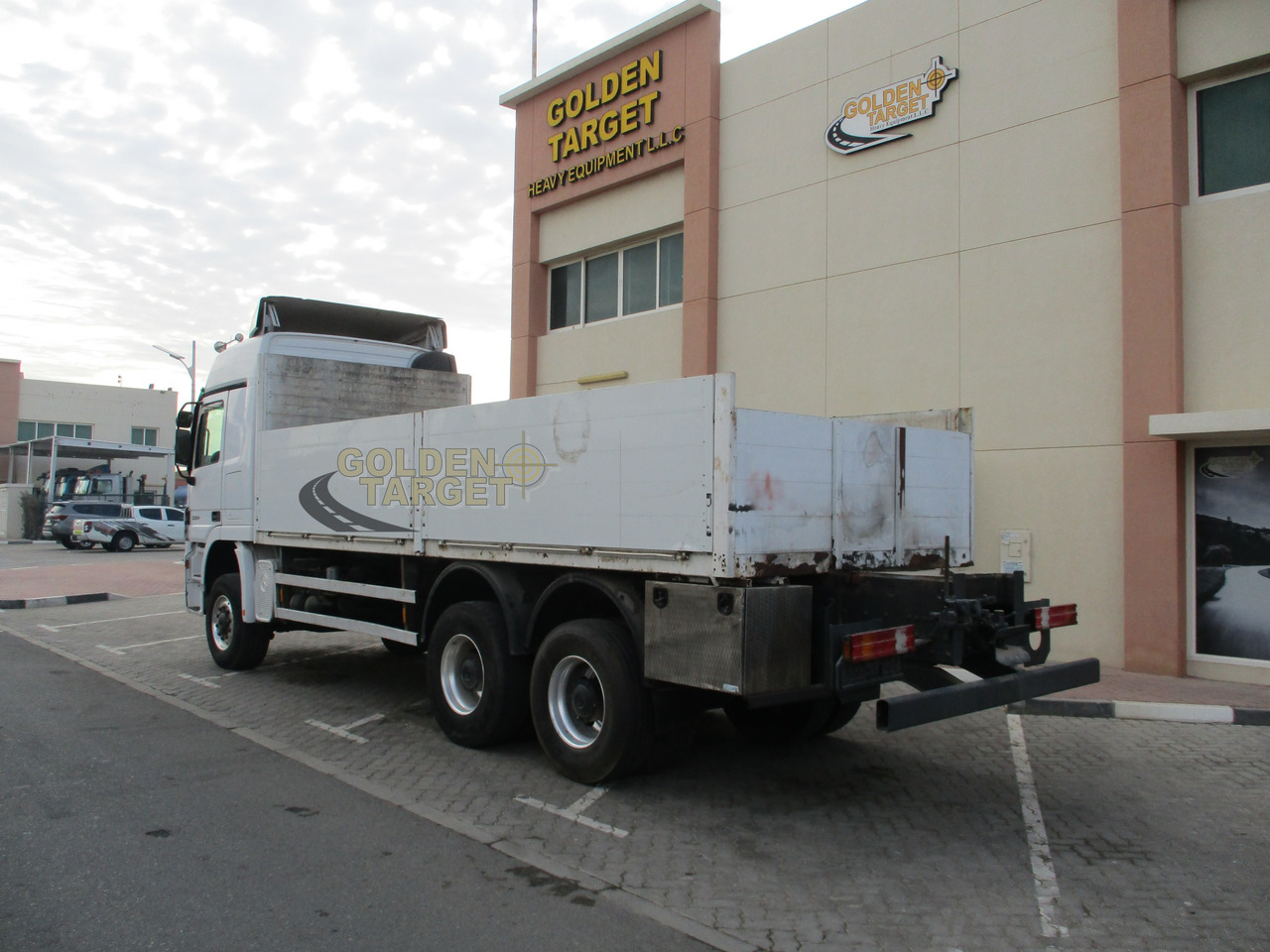 MERCEDES-BENZ ACTROS 3354 6x6 Chassis Truck - Alvaz teherautó: 4 kép. MERCEDES-BENZ ACTROS 3354 6x6 Chassis Truck - Alvaz teherautó: 4 kép.