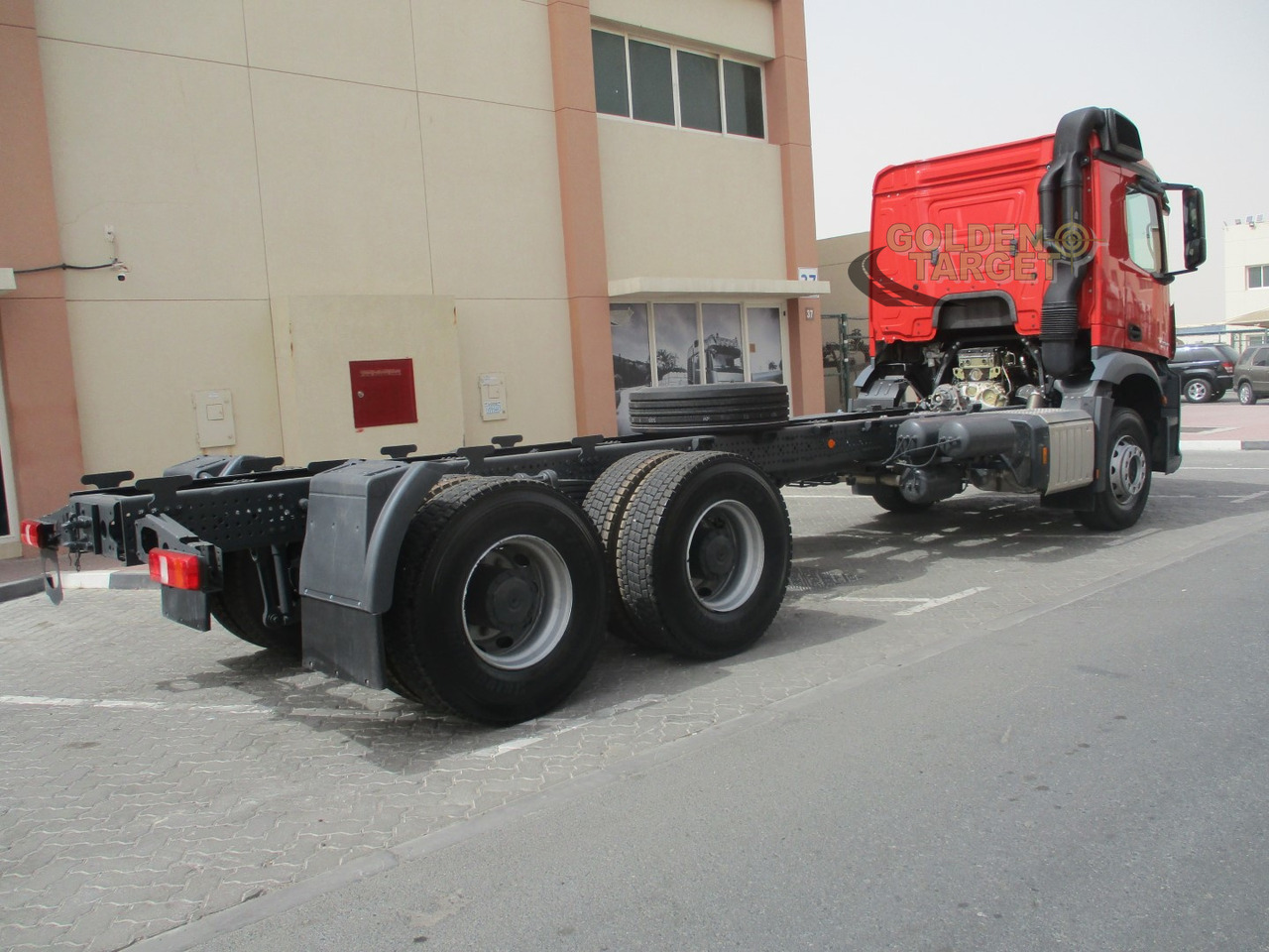 MERCEDES-BENZ Arocs 3348 6x4 Chassis - Alvaz teherautó: 3 kép. MERCEDES-BENZ Arocs 3348 6x4 Chassis - Alvaz teherautó: 3 kép.