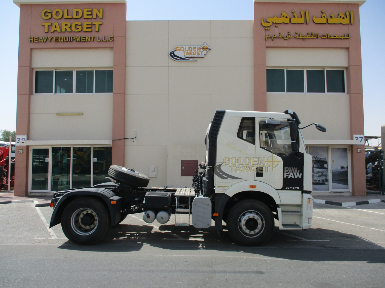 FAW J6P-420 4x2 Head Truck - Nyergesvontató: 5 kép. FAW J6P-420 4x2 Head Truck - Nyergesvontató: 5 kép.