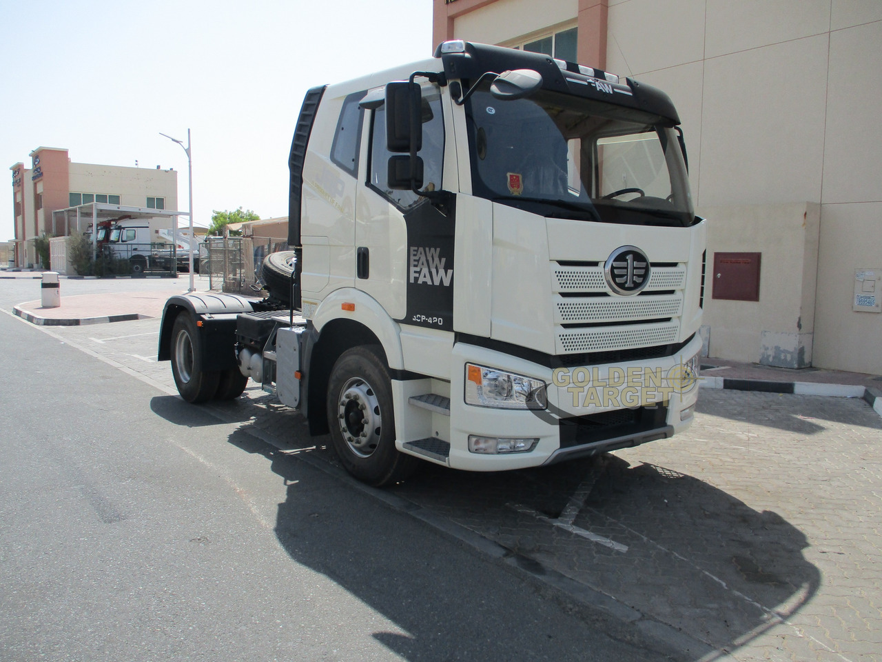 FAW J6P-420 4x2 Head Truck - Nyergesvontató: 1 kép. FAW J6P-420 4x2 Head Truck - Nyergesvontató: 1 kép.