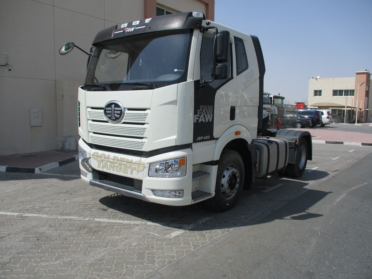 FAW J6P-420 4x2 Head Truck - Nyergesvontató: 2 kép. FAW J6P-420 4x2 Head Truck - Nyergesvontató: 2 kép.