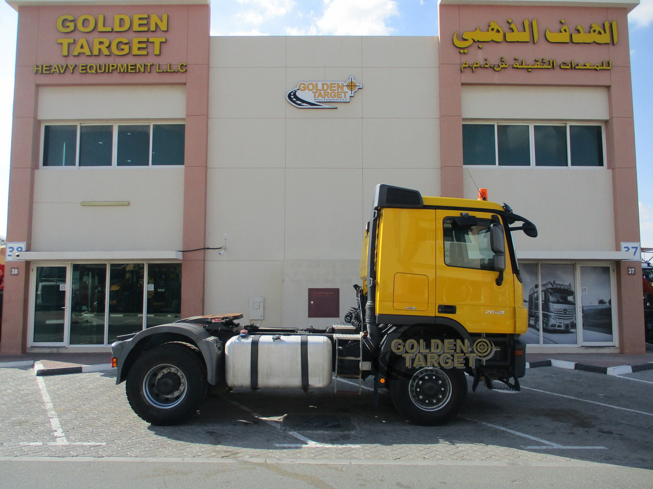 MERCEDES-BENZ Actros 2048 4x4 Head Truck - Nyergesvontató: 5 kép. MERCEDES-BENZ Actros 2048 4x4 Head Truck - Nyergesvontató: 5 kép.