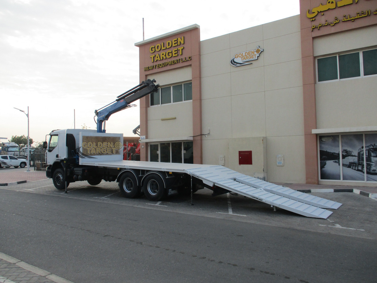 Darus autó RENAULT Kerax 380 6×4 Crane Truck: 12 kép.