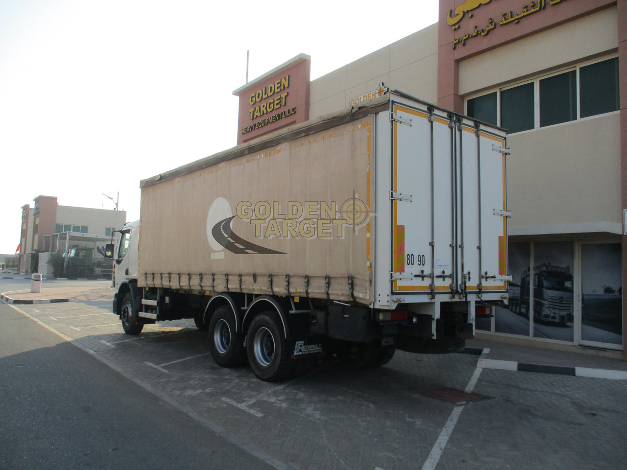 Renault KERAX 380 Curtainsider Truck - Ponyvás teherautó: 4 kép. Renault KERAX 380 Curtainsider Truck - Ponyvás teherautó: 4 kép.