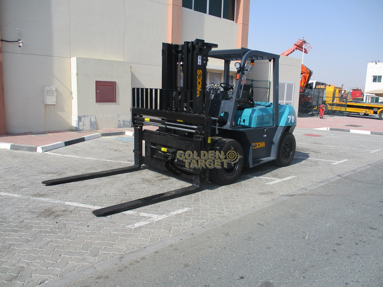 SOCMA HNF-70 Forklift - Dízel targonca: 2 kép. SOCMA HNF-70 Forklift - Dízel targonca: 2 kép.