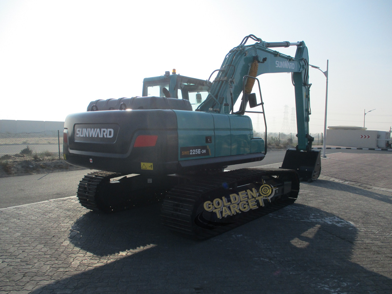 SUNWARD SWE225E-3H Hydraulic Excavator - Lánctalpas kotró: 3 kép. SUNWARD SWE225E-3H Hydraulic Excavator - Lánctalpas kotró: 3 kép.