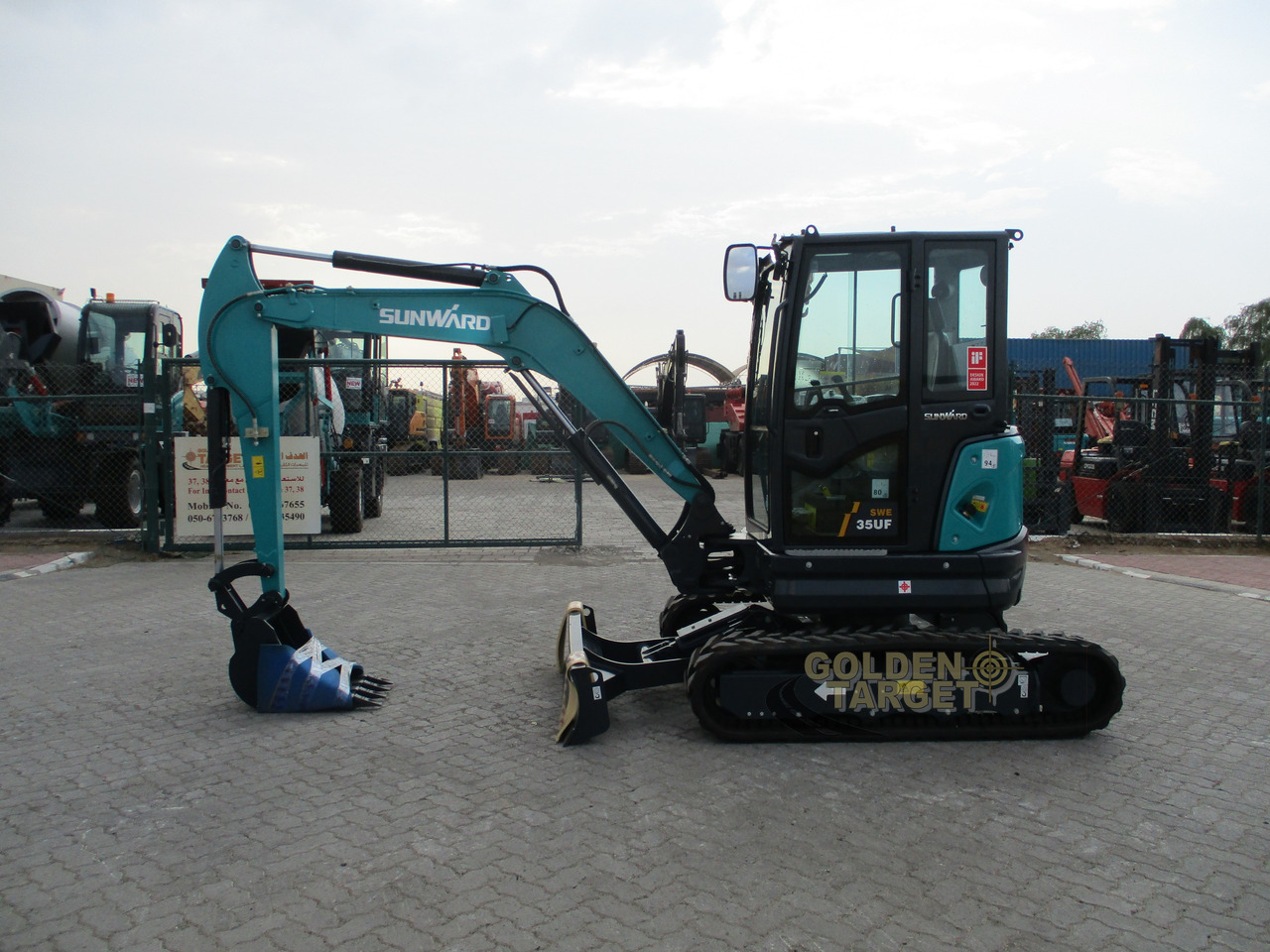 SUNWARD SWE35UF Mini Hydraulic Excavator - Minikotró: 5 kép. SUNWARD SWE35UF Mini Hydraulic Excavator - Minikotró: 5 kép.