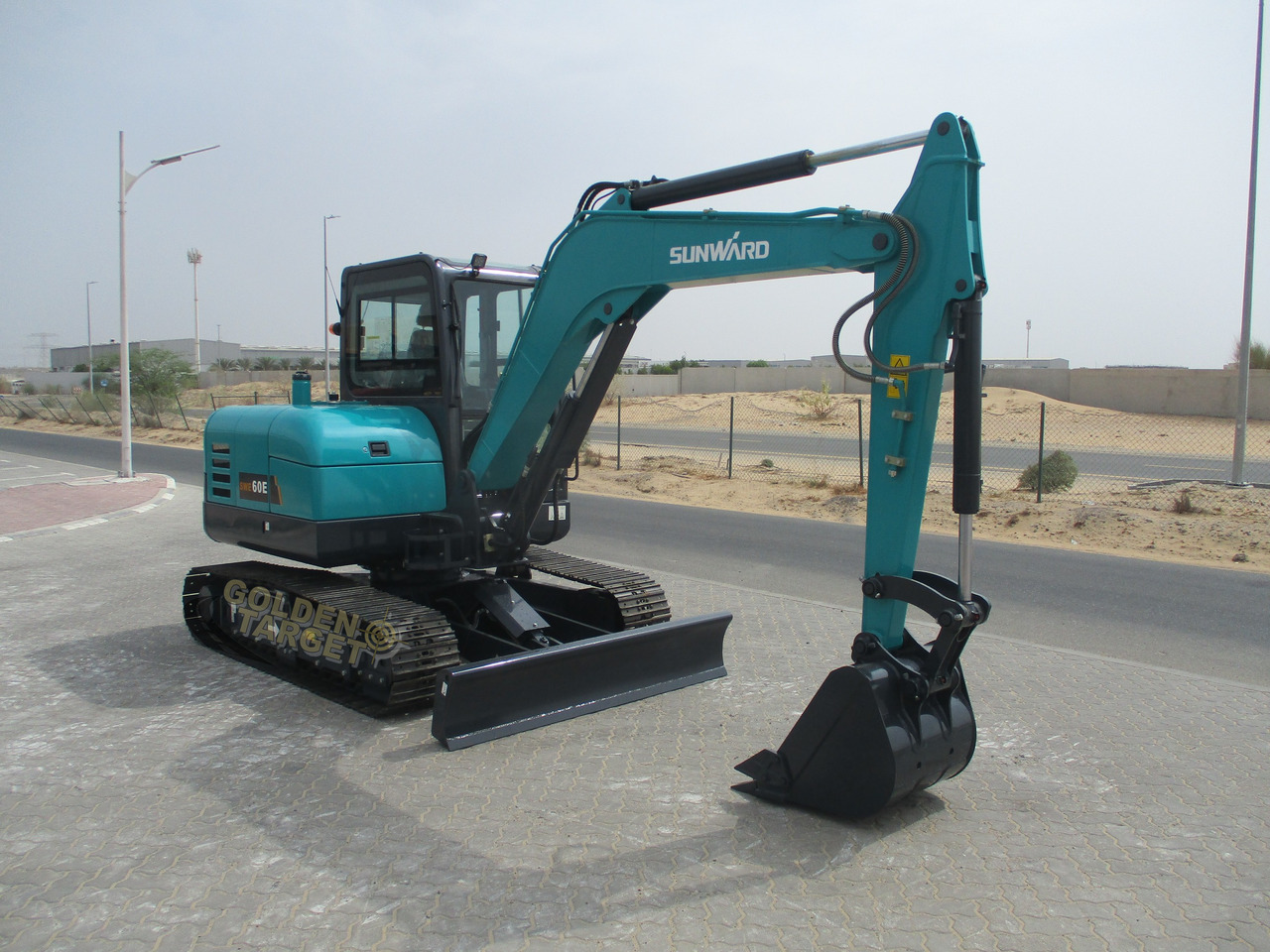 SUNWARD SWE60E Mini Hydraulic Excavator - Minikotró: 2 kép. SUNWARD SWE60E Mini Hydraulic Excavator - Minikotró: 2 kép.