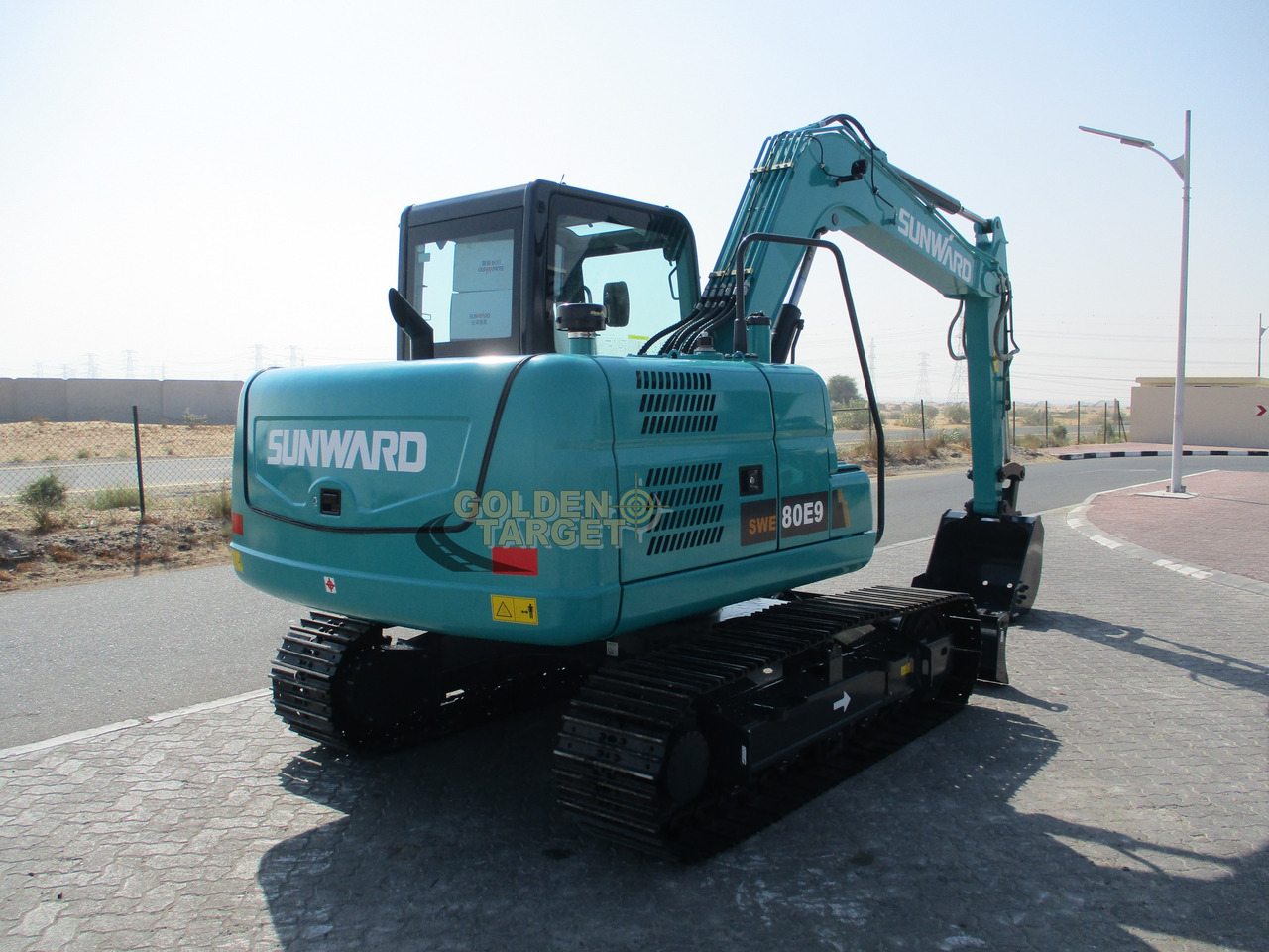 SUNWARD SWE80E9 Mini Hydraulic Excavator - Minikotró: 3 kép. SUNWARD SWE80E9 Mini Hydraulic Excavator - Minikotró: 3 kép.