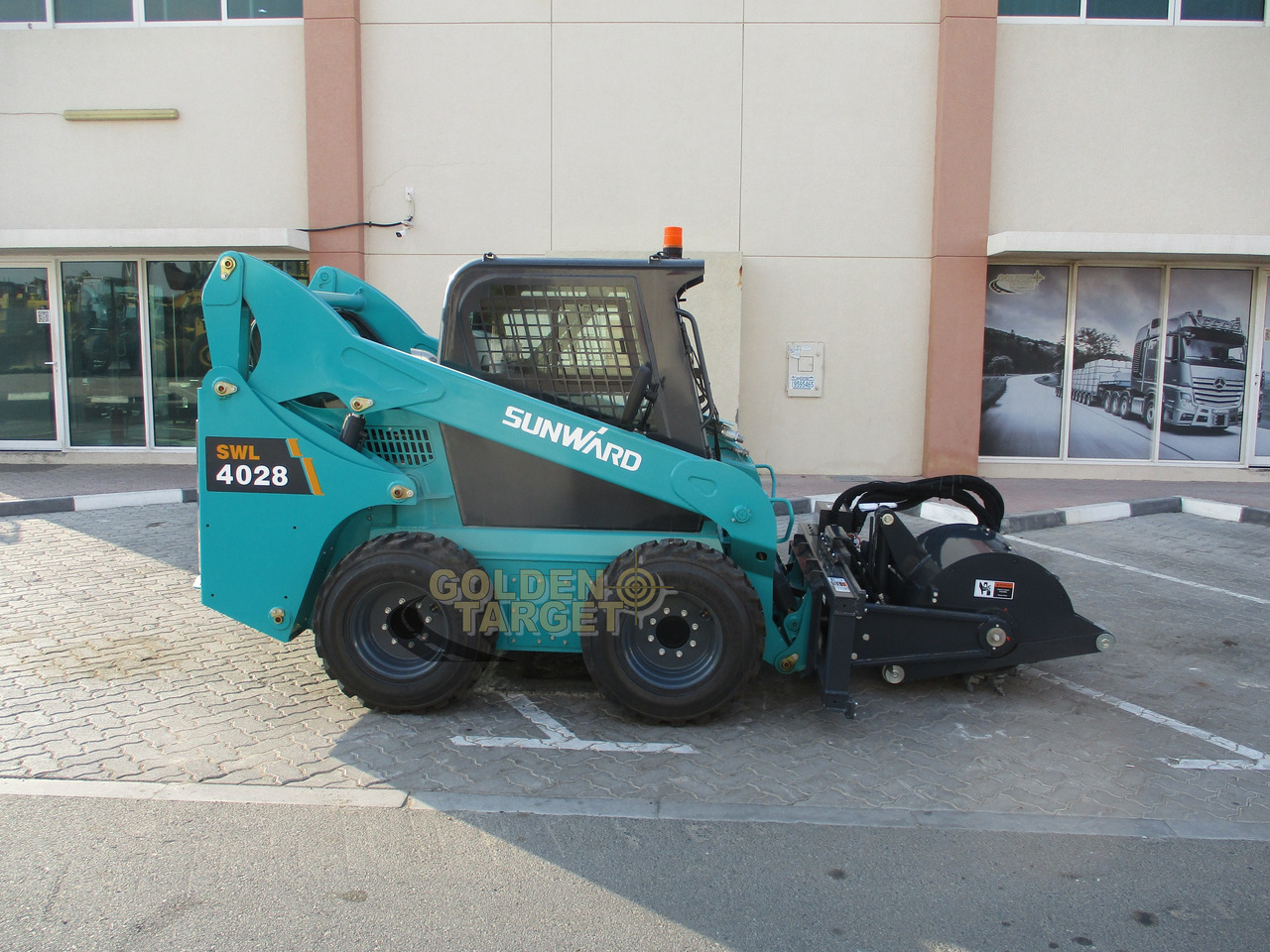 SUNWARD SWL 4028 Skid Steer Milling Machine - Mini homlokrakodó: 2 kép. SUNWARD SWL 4028 Skid Steer Milling Machine - Mini homlokrakodó: 2 kép.