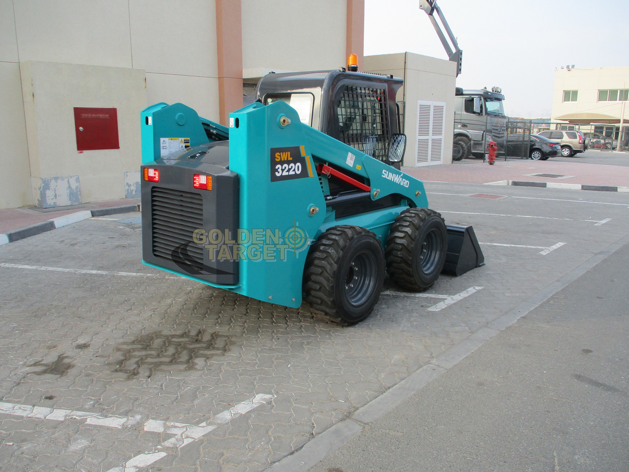 SUNWARD SWL3220 Skid Steer - Mini homlokrakodó: 3 kép. SUNWARD SWL3220 Skid Steer - Mini homlokrakodó: 3 kép.