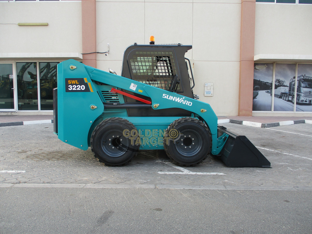 SUNWARD SWL3220 Skid Steer - Mini homlokrakodó: 5 kép. SUNWARD SWL3220 Skid Steer - Mini homlokrakodó: 5 kép.