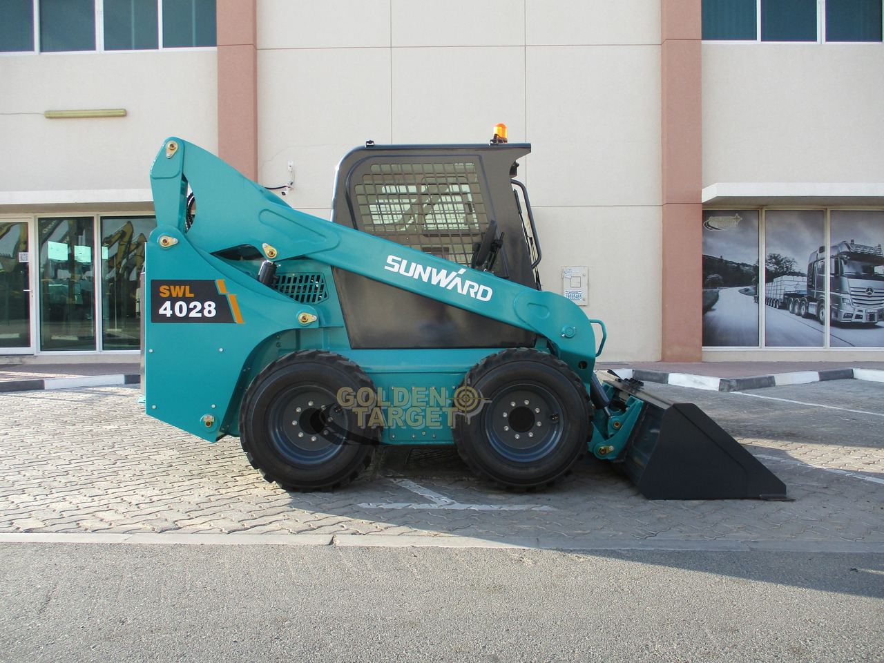 SUNWARD SWL4028 Skid Steer - Mini homlokrakodó: 5 kép. SUNWARD SWL4028 Skid Steer - Mini homlokrakodó: 5 kép.