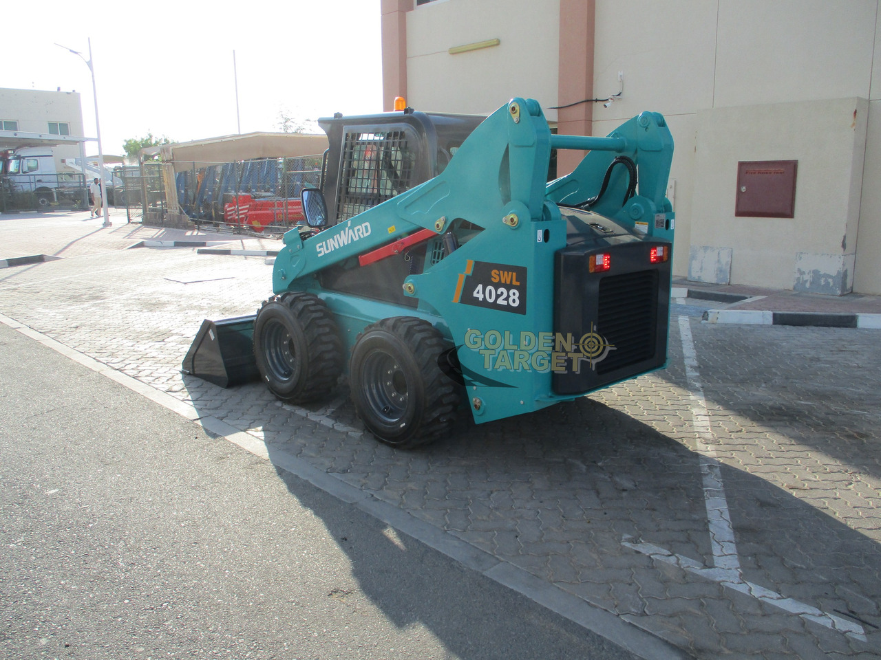 SUNWARD SWL4028 Skid Steer - Mini homlokrakodó: 4 kép. SUNWARD SWL4028 Skid Steer - Mini homlokrakodó: 4 kép.