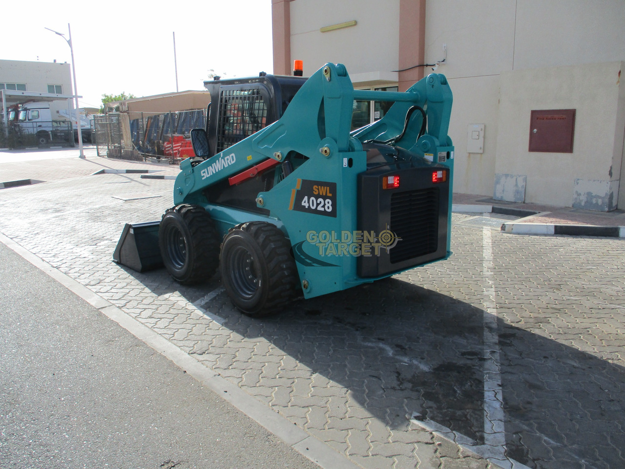 SUNWARD SWL4028 Skid Steer - Mini homlokrakodó: 4 kép. SUNWARD SWL4028 Skid Steer - Mini homlokrakodó: 4 kép.