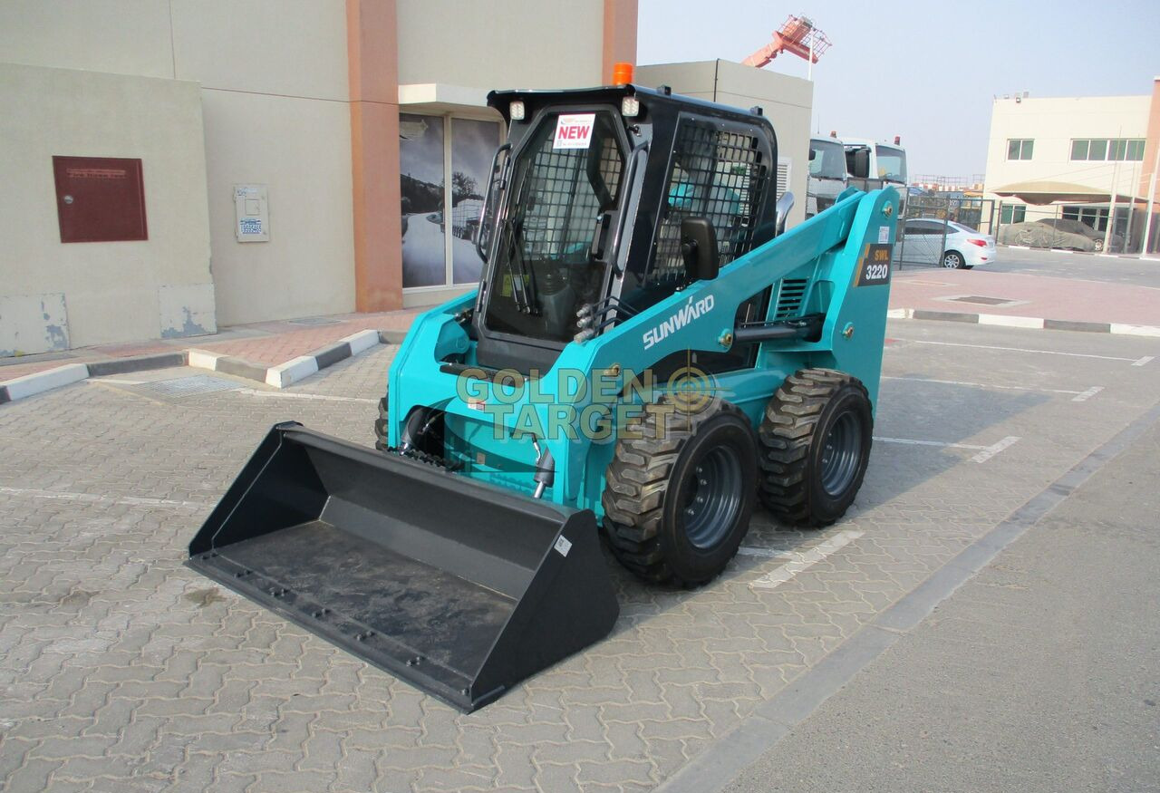 Sunward 3220 Skid Steer Loader - Mini homlokrakodó: 2 kép. Sunward 3220 Skid Steer Loader - Mini homlokrakodó: 2 kép.