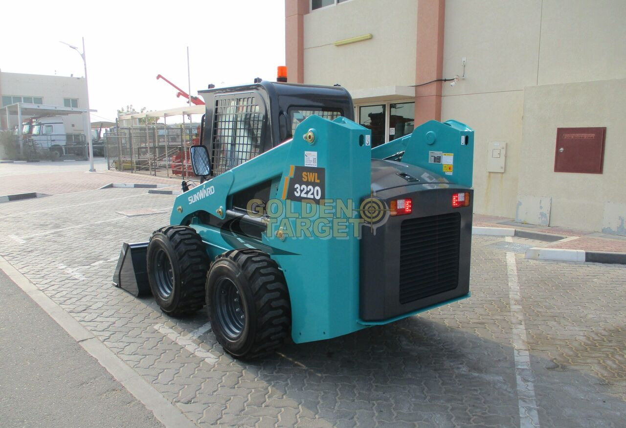 Sunward 3220 Skid Steer Loader - Mini homlokrakodó: 3 kép. Sunward 3220 Skid Steer Loader - Mini homlokrakodó: 3 kép.