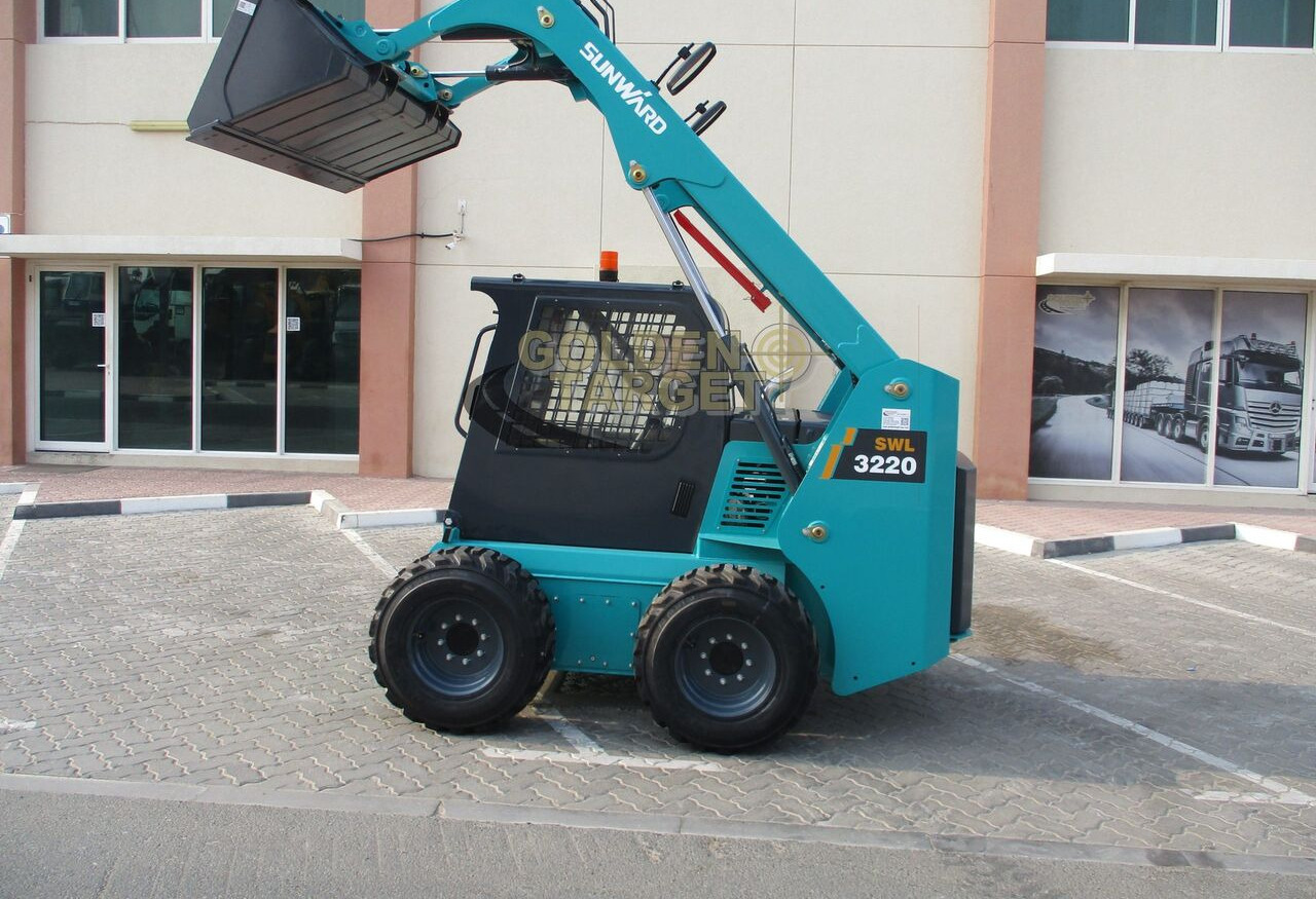 Sunward 3220 Skid Steer Loader - Mini homlokrakodó: 4 kép. Sunward 3220 Skid Steer Loader - Mini homlokrakodó: 4 kép.