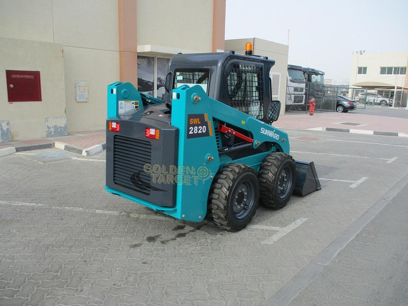 Sunward SWL 2820 Skid Steer Loader - Rakodógép: 3 kép. Sunward SWL 2820 Skid Steer Loader - Rakodógép: 3 kép.