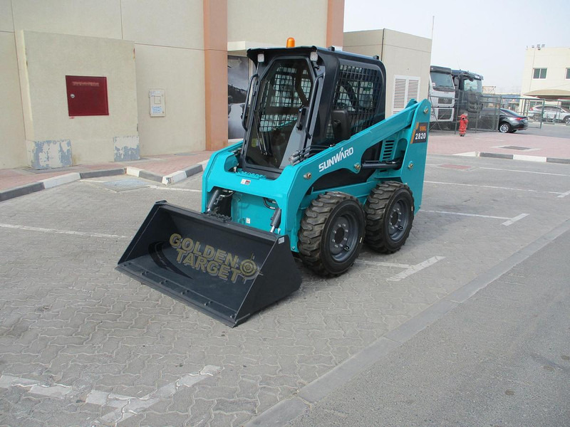 Sunward SWL 2820 Skid Steer Loader - Rakodógép: 2 kép. Sunward SWL 2820 Skid Steer Loader - Rakodógép: 2 kép.