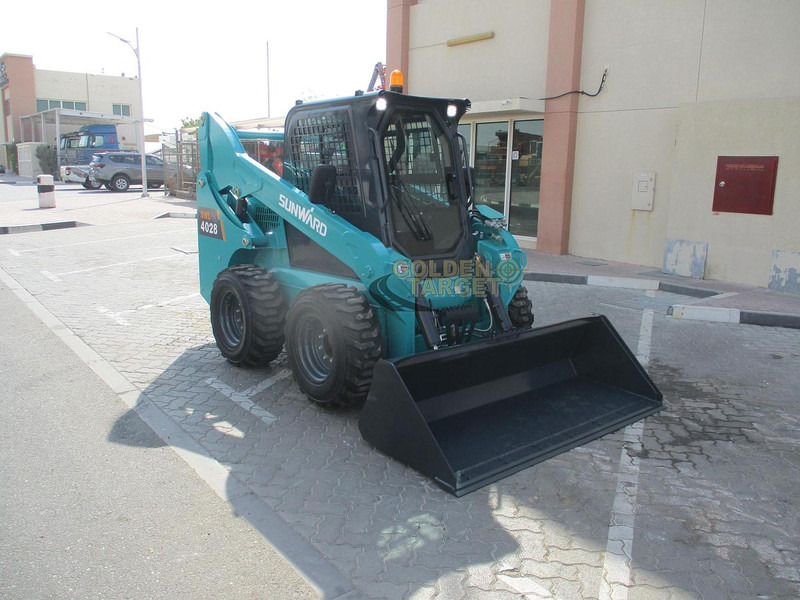 Sunward SWL4028 Skid Steer Loader - Rakodógép: 1 kép. Sunward SWL4028 Skid Steer Loader - Rakodógép: 1 kép.