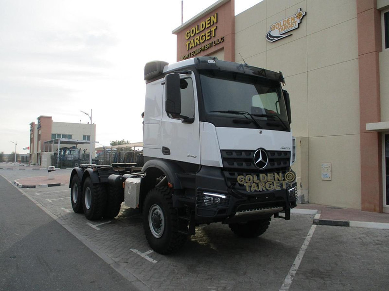 Mercedes-Benz Arocs 3342 - Teherautó: 1 kép. Mercedes-Benz Arocs 3342 - Teherautó: 1 kép.