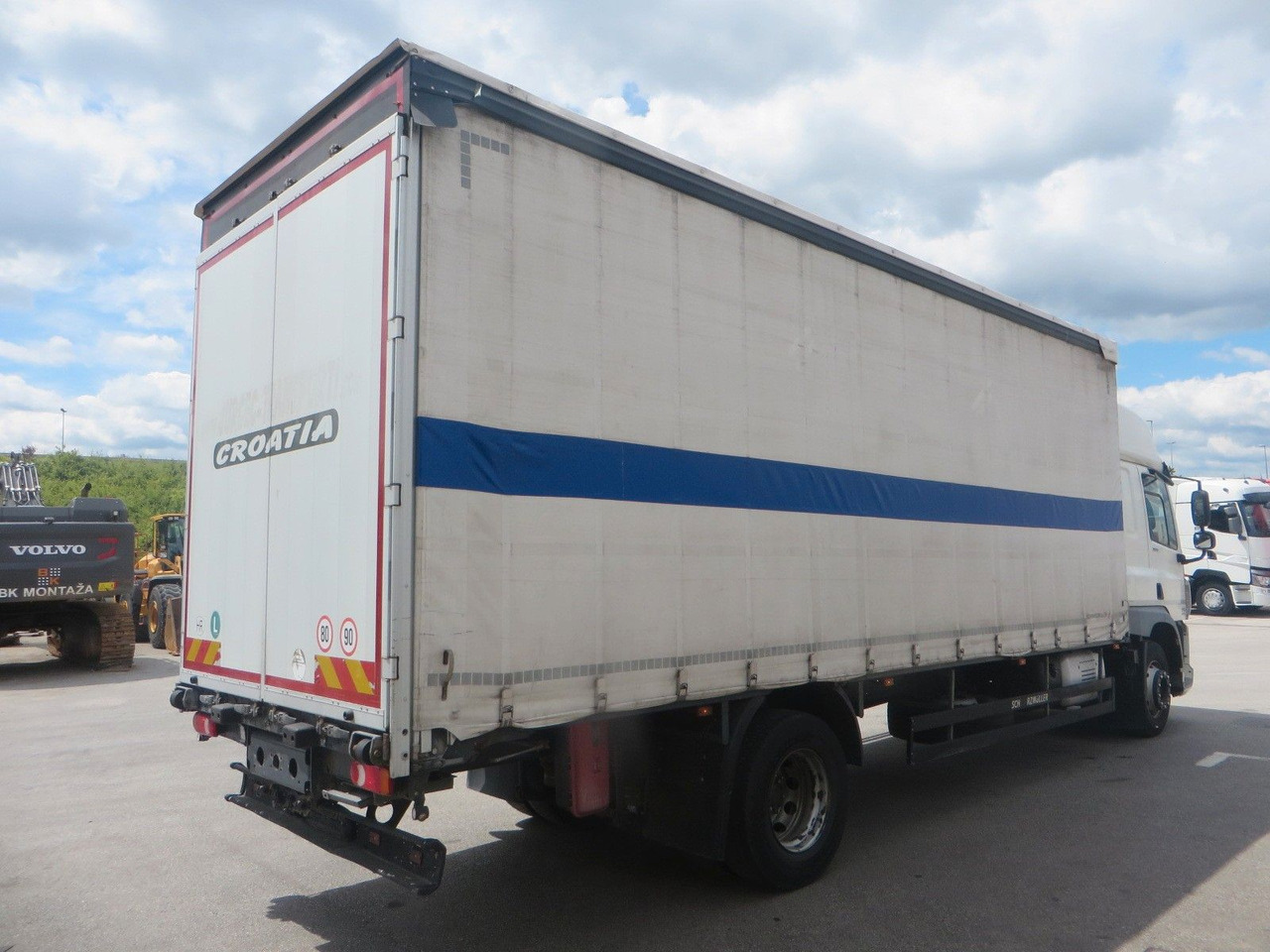 DAF CF320 4x2 18T Curtainside 7.70m - Ponyvás teherautó: 3 kép. DAF CF320 4x2 18T Curtainside 7.70m - Ponyvás teherautó: 3 kép.