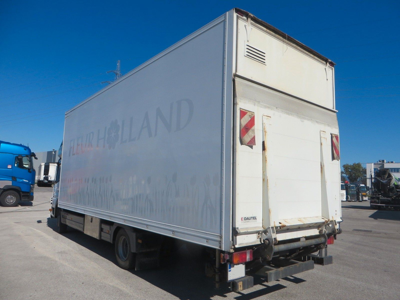 Mercedes-Benz Atego 1024 Box body with tail lift - Dobozos felépítményű teherautó: 4 kép. Mercedes-Benz Atego 1024 Box body with tail lift - Dobozos felépítményű teherautó: 4 kép.