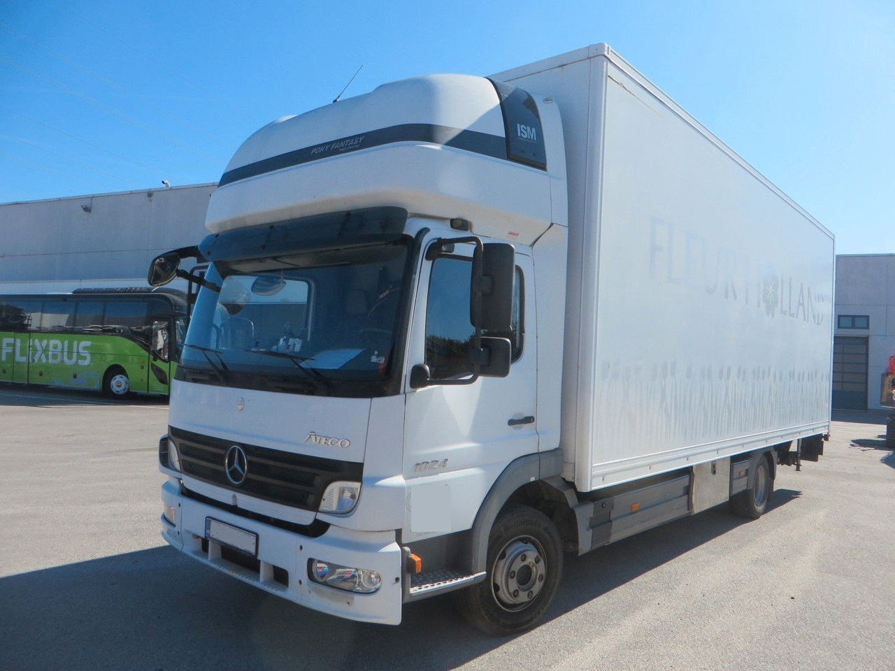 Mercedes-Benz Atego 1024 Box body with tail lift - Dobozos felépítményű teherautó: 1 kép. Mercedes-Benz Atego 1024 Box body with tail lift - Dobozos felépítményű teherautó: 1 kép.