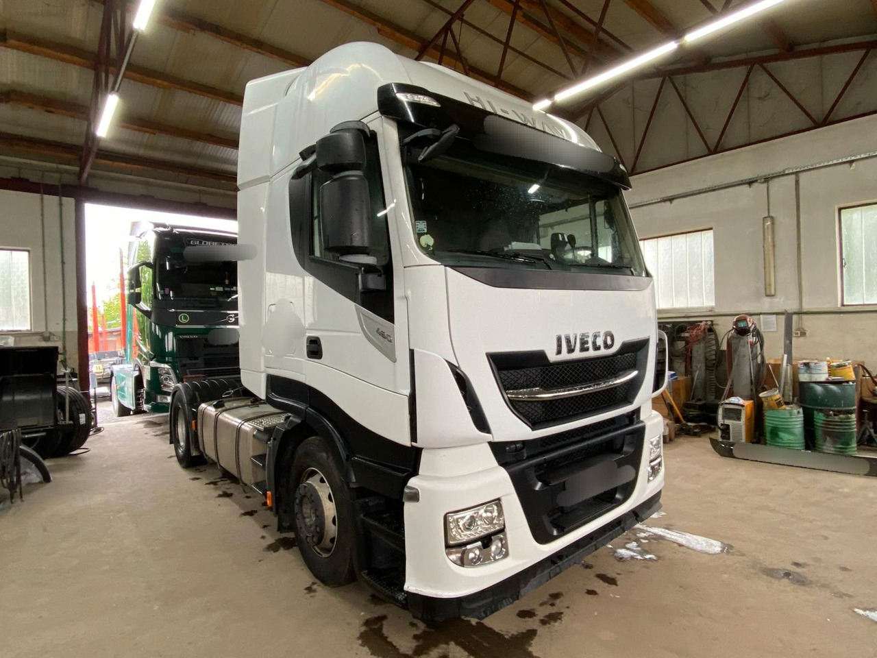 Iveco Stralis 460 Hi-Way 4x2Tractor -Tipper hydraulic - Nyergesvontató: 2 kép. Iveco Stralis 460 Hi-Way 4x2Tractor -Tipper hydraulic - Nyergesvontató: 2 kép.