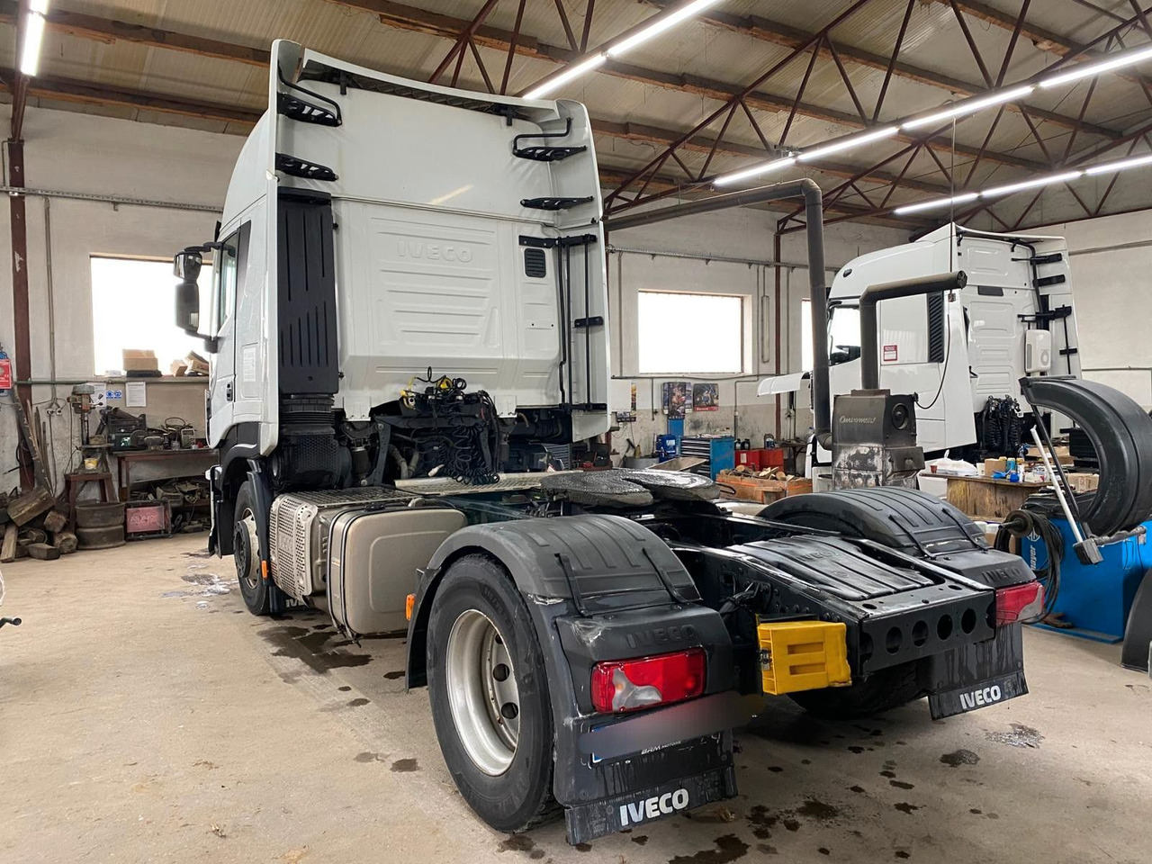 Iveco Stralis 460 Hi-Way 4x2Tractor -Tipper hydraulic - Nyergesvontató: 5 kép. Iveco Stralis 460 Hi-Way 4x2Tractor -Tipper hydraulic - Nyergesvontató: 5 kép.