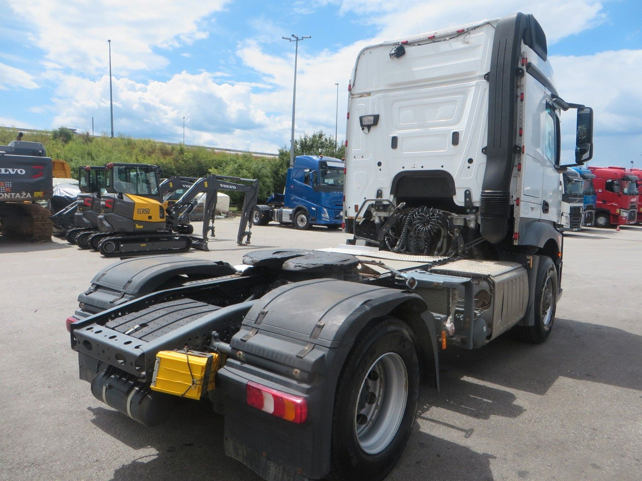 Mercedes-Benz Actros 1845 LS Retarder Hydraulic - Nyergesvontató: 3 kép. Mercedes-Benz Actros 1845 LS Retarder Hydraulic - Nyergesvontató: 3 kép.