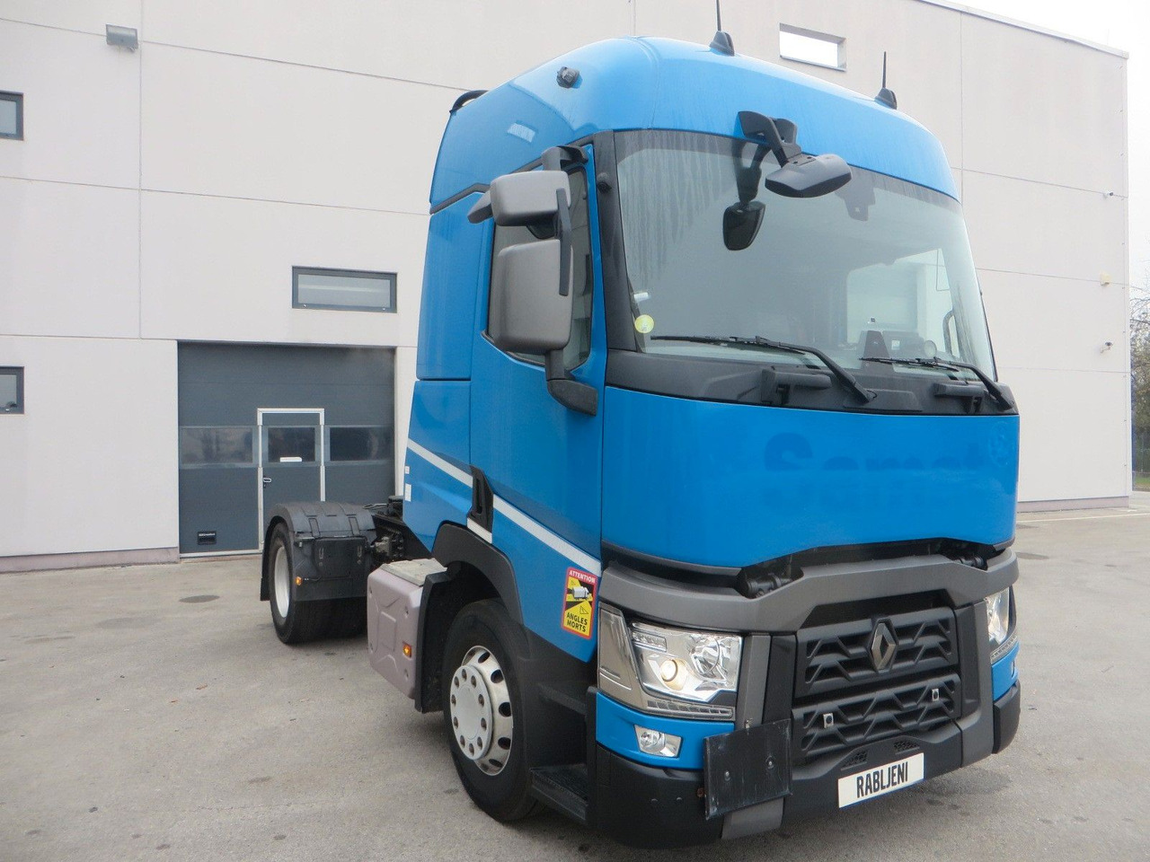 Renault T440 SC 4x2Tractor ADR - Nyergesvontató: 2 kép. Renault T440 SC 4x2Tractor ADR - Nyergesvontató: 2 kép.