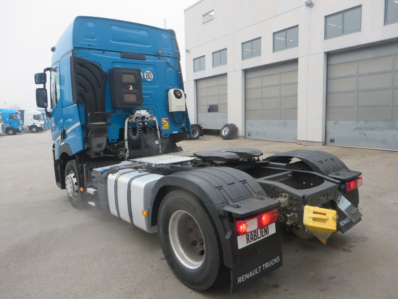 Renault T440 SC 4x2Tractor ADR - Nyergesvontató: 4 kép. Renault T440 SC 4x2Tractor ADR - Nyergesvontató: 4 kép.