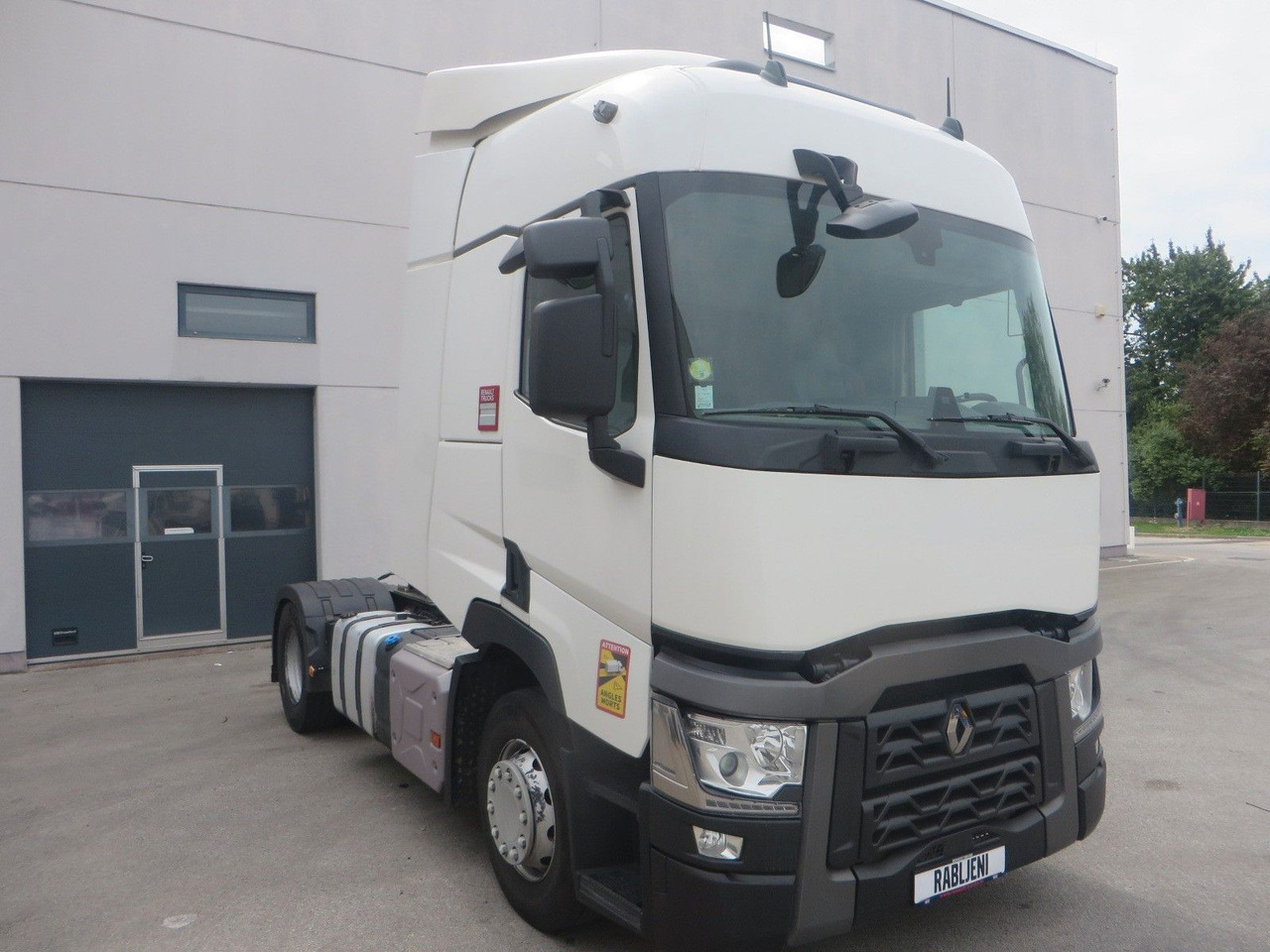 Renault T460 SC 4x2Tractor, Retarder - Nyergesvontató: 2 kép. Renault T460 SC 4x2Tractor, Retarder - Nyergesvontató: 2 kép.
