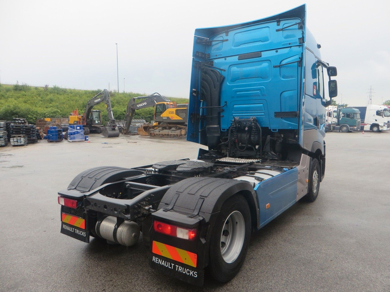 Renault T480 HSC 4x2Tractor - Nyergesvontató: 3 kép. Renault T480 HSC 4x2Tractor - Nyergesvontató: 3 kép.