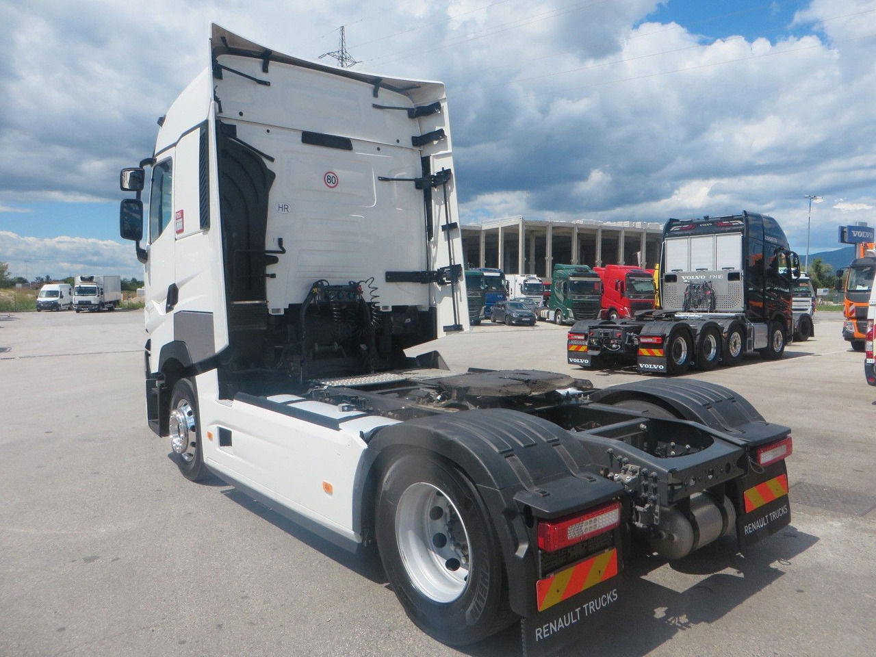 Renault T480 HSC 4x2Tractor - Nyergesvontató: 4 kép. Renault T480 HSC 4x2Tractor - Nyergesvontató: 4 kép.