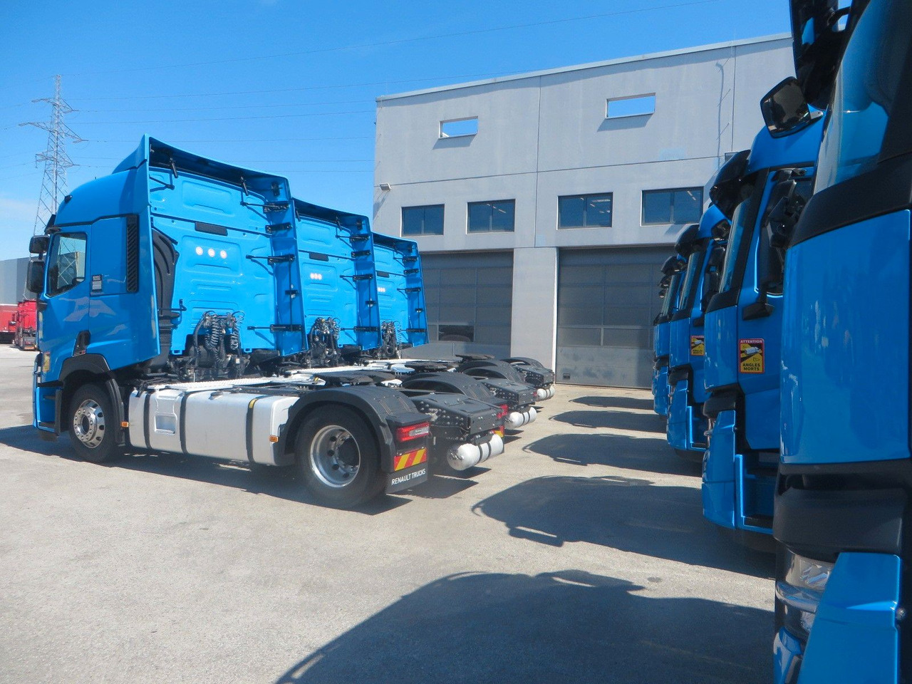Renault T480 SC 4x2Tractor SELECTION - Nyergesvontató: 5 kép. Renault T480 SC 4x2Tractor SELECTION - Nyergesvontató: 5 kép.