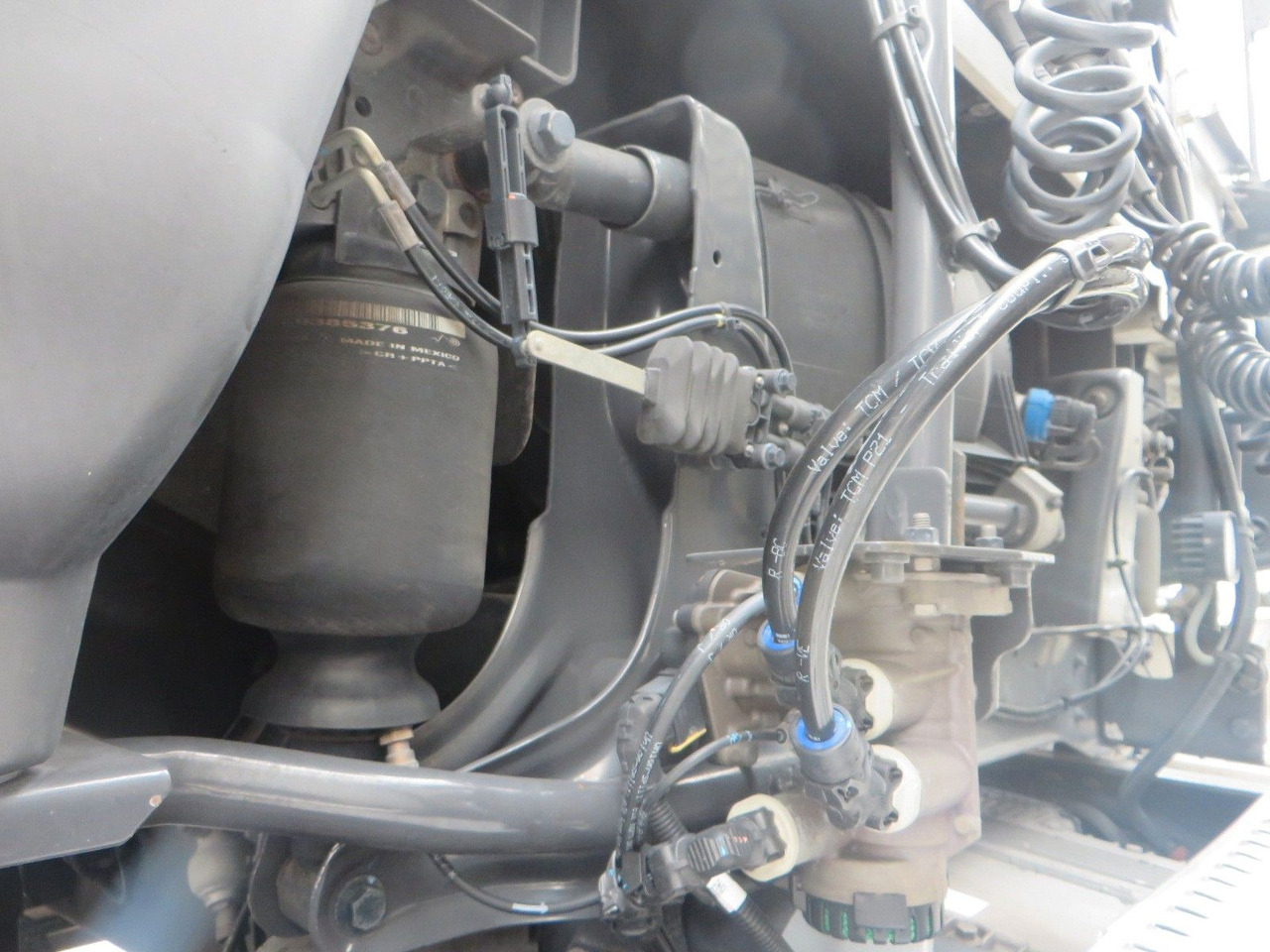 Nyergesvontató Renault T520 HSC 4x2Tractor: 13 kép.