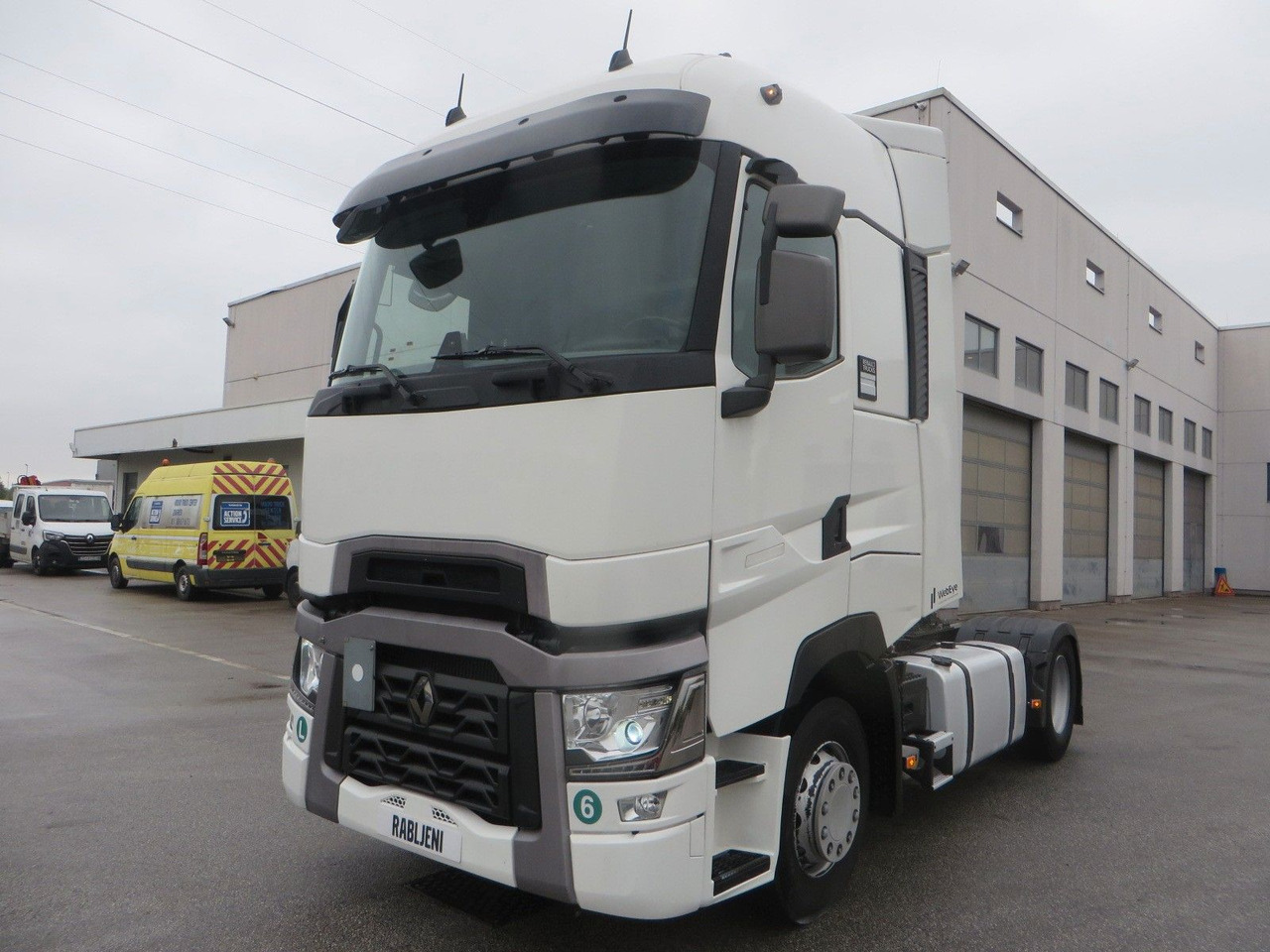 Renault T520 HSC 4x2Tractor - Nyergesvontató: 1 kép. Renault T520 HSC 4x2Tractor - Nyergesvontató: 1 kép.