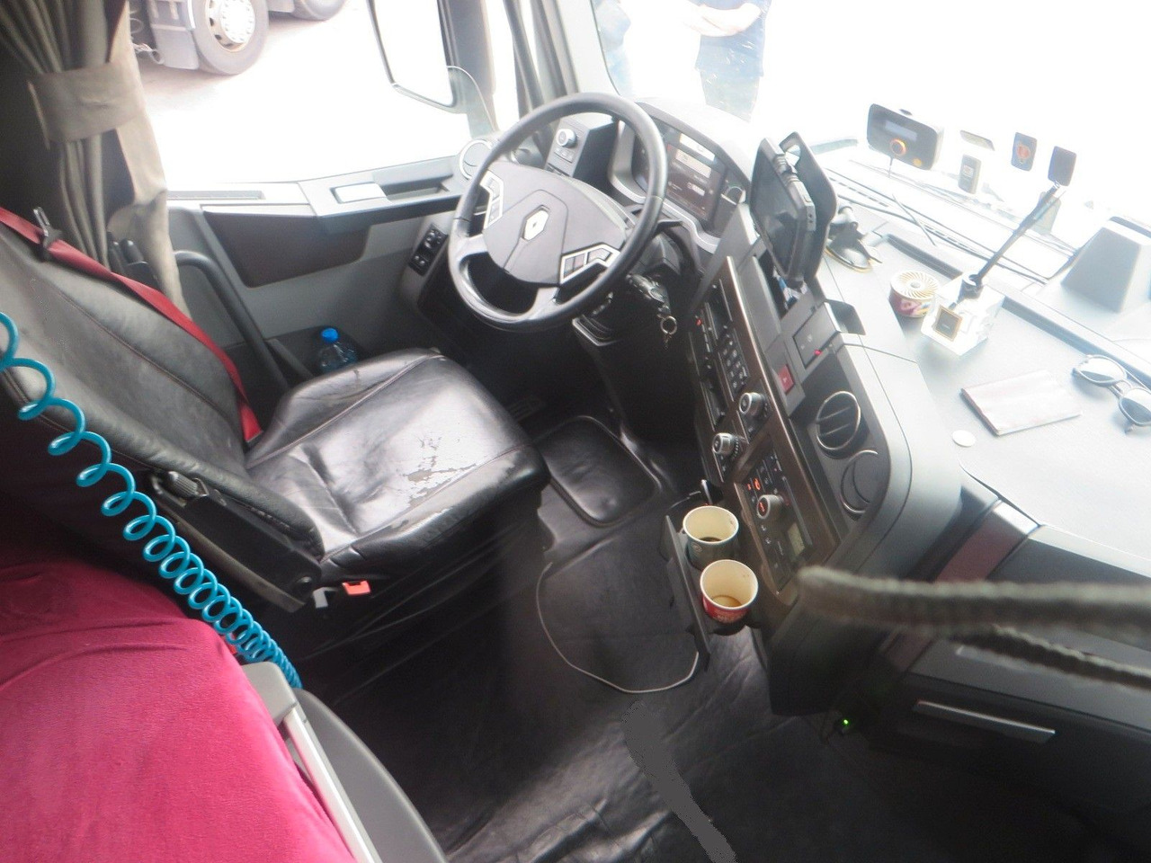 Nyergesvontató Renault T520 HSC 4x2Tractor: 18 kép.