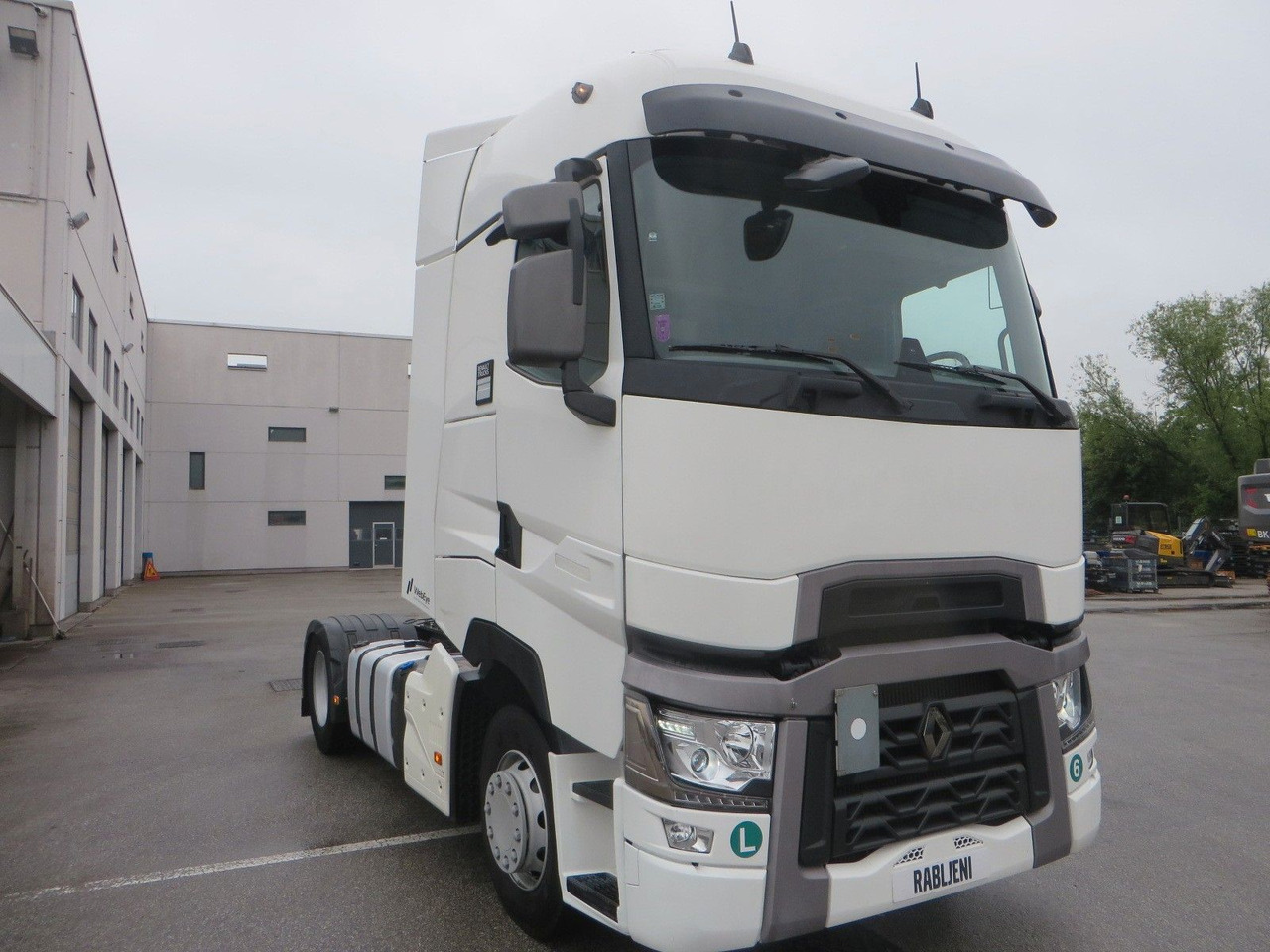 Renault T520 HSC 4x2Tractor - Nyergesvontató: 2 kép. Renault T520 HSC 4x2Tractor - Nyergesvontató: 2 kép.