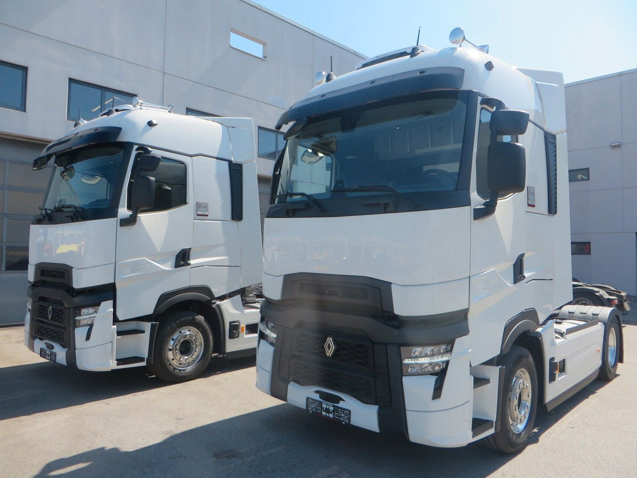 Renault T520 HSC 4x2Tractor -NEW - TOP MODEL - Nyergesvontató: 1 kép. Renault T520 HSC 4x2Tractor -NEW - TOP MODEL - Nyergesvontató: 1 kép.