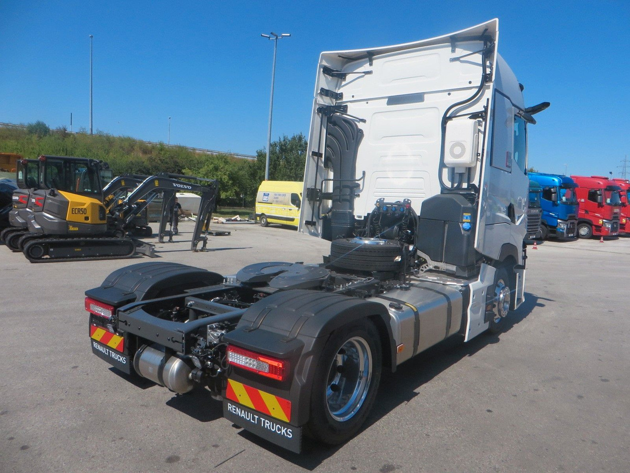 Renault T520 HSC 4x2Tractor mega NEW!! TOP EQUIPMENT - Nyergesvontató: 3 kép. Renault T520 HSC 4x2Tractor mega NEW!! TOP EQUIPMENT - Nyergesvontató: 3 kép.
