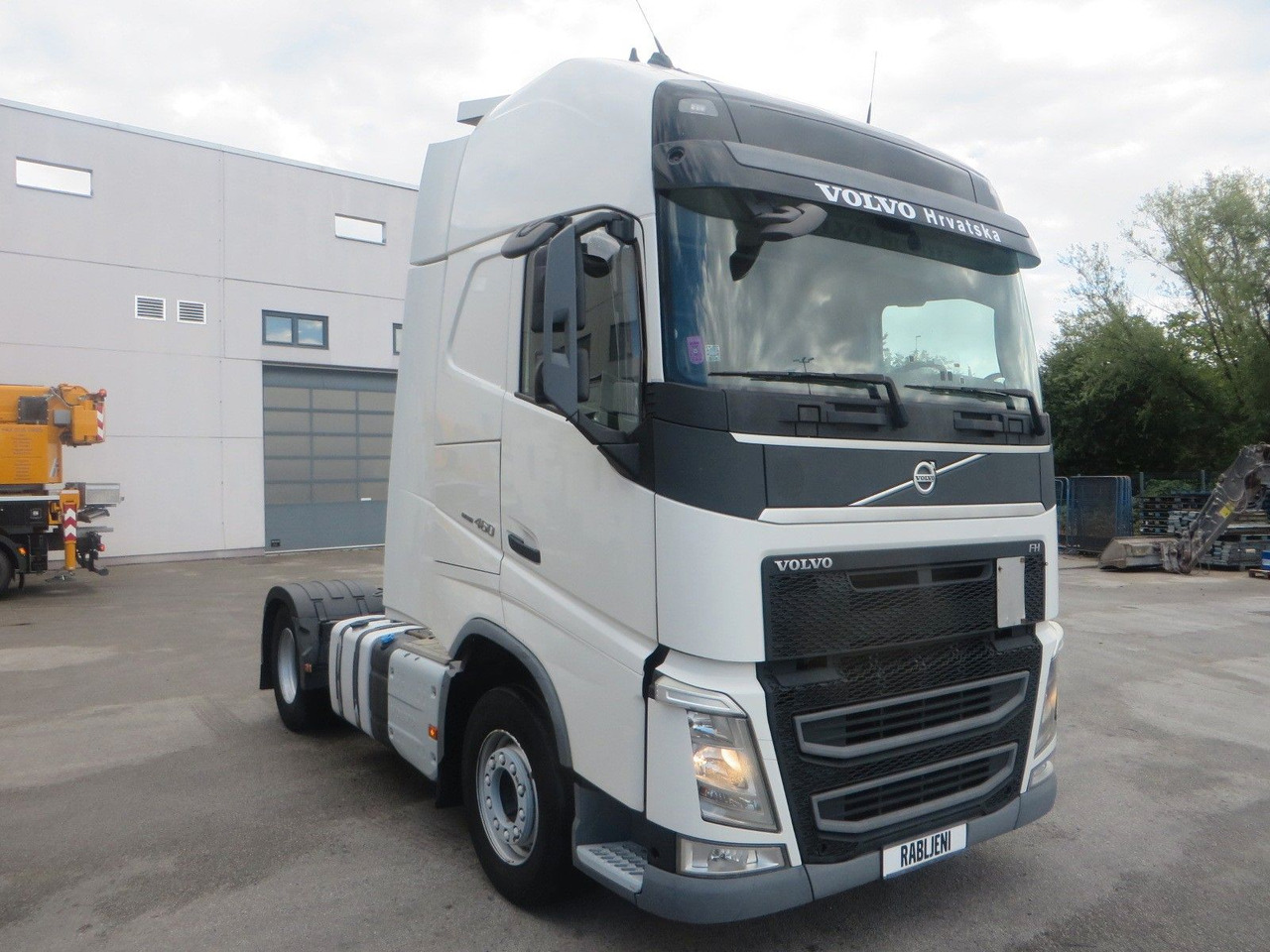 Volvo FH460 4x2Tractor XL - Nyergesvontató: 2 kép. Volvo FH460 4x2Tractor XL - Nyergesvontató: 2 kép.