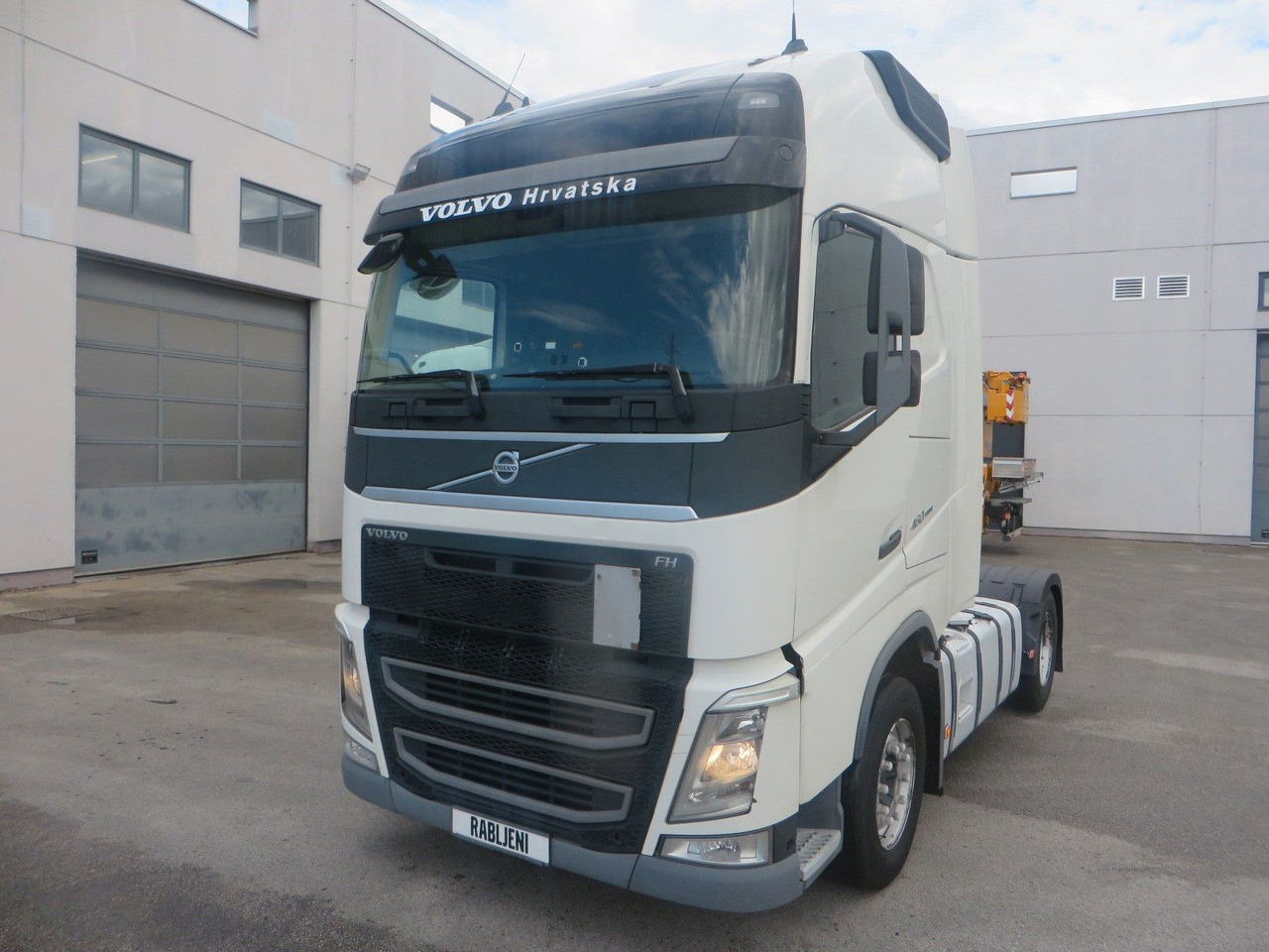 Volvo FH460 4x2Tractor XL - Nyergesvontató: 1 kép. Volvo FH460 4x2Tractor XL - Nyergesvontató: 1 kép.
