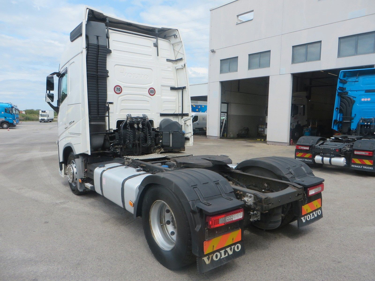 Volvo FH500 4x2Tractor - Nyergesvontató: 4 kép. Volvo FH500 4x2Tractor - Nyergesvontató: 4 kép.